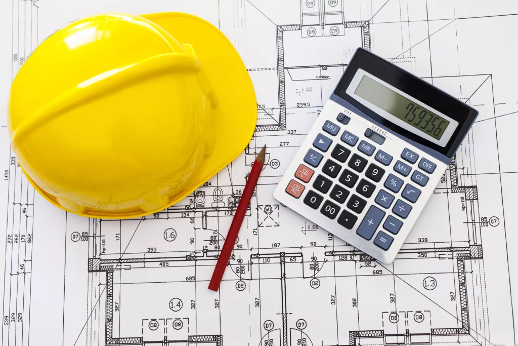 Projeto arquitetônico de uma residência sobre a mesa
